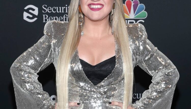 Go to Kelly Clarkson's new $ 5 million Los Angeles Angeles home

