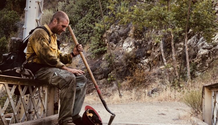 How many abandoned oil wells threaten the national park?