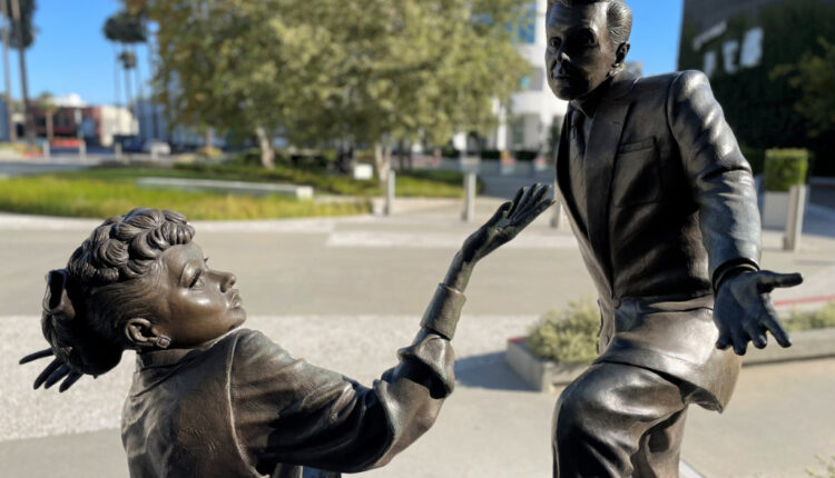  San Fernando Valley Community Meeting, Nov. 9-16  August - Daily News

