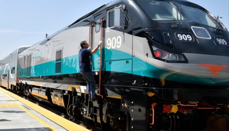 Metrolink Expands Saturday Service on Ventura County Line - Daily News


