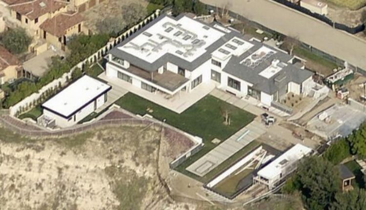 In celebrity-filled calabasas, a giant house is selling for a record $ 30 million

