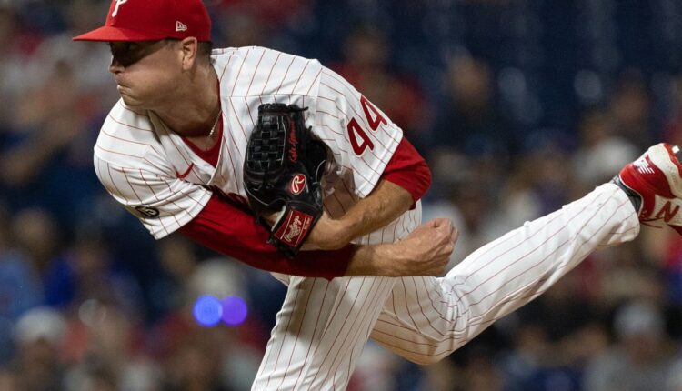 Gibson pauses as Phillies finishes second against Los Angeles: Dodgers 8, Phillies 2


