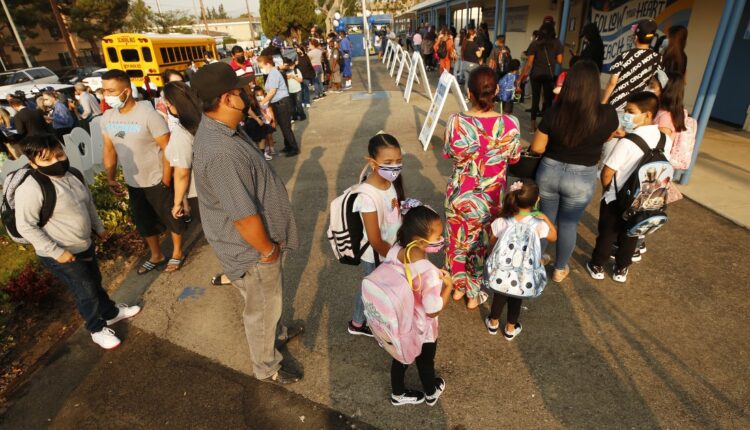 LA students back in school amid COVID-19 surge


