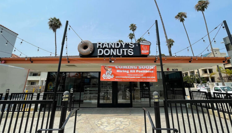 Randy's Donuts Opens New Location in Santa Monica, California

