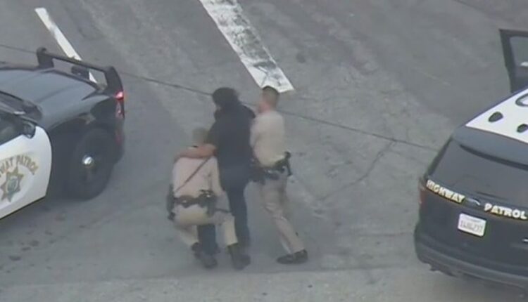 Police are pursuing a suspect who tries to block the arrest of CHP officers

