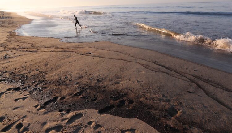 Oil spill hits Orange County coast after 126,000 gallons leak