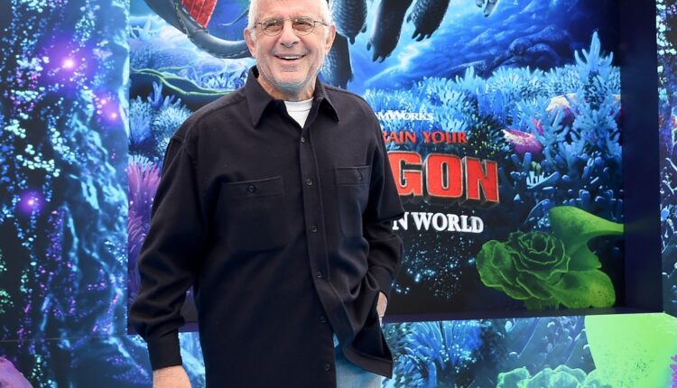 NBCUniversal reaches an agreement with the deposed manager Ron Meyer

