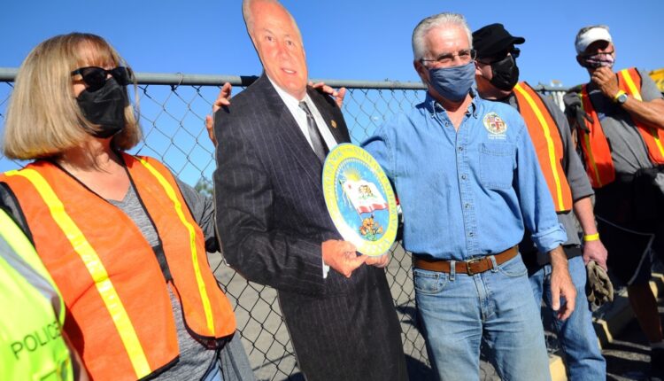 Tom LaBonge Day of Service Cleanup Honors Late Councilor - Daily News

