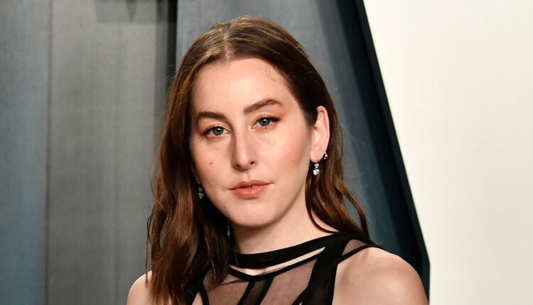 Alana Haim's mother taught Paul Thomas Anderson art in school

