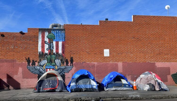 LA Approves $ 2M in Sidewalk Signs for Homeless People - NBC Los Angeles

