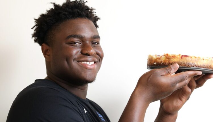 How UCLA lineman Otito Ogbonia became the Bruins' top chef

