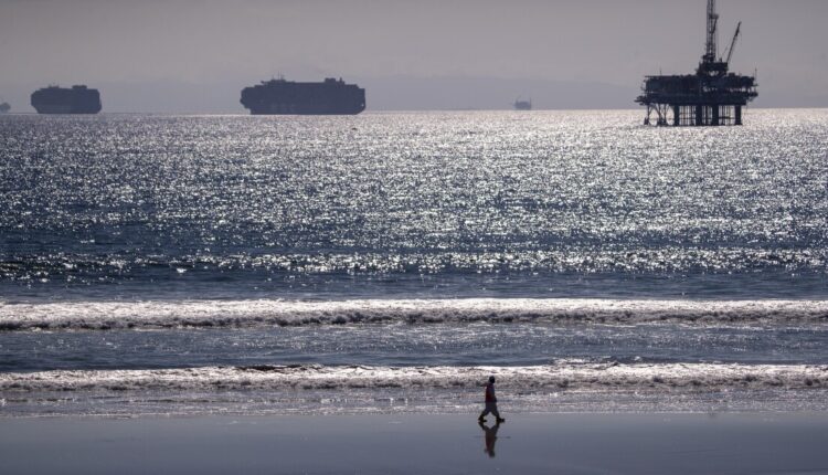 Fear of oil sheen raises concerns about damaged pipeline

