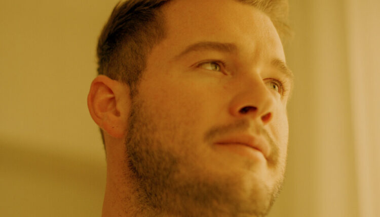 Colton Underwood comes out and comes clean

