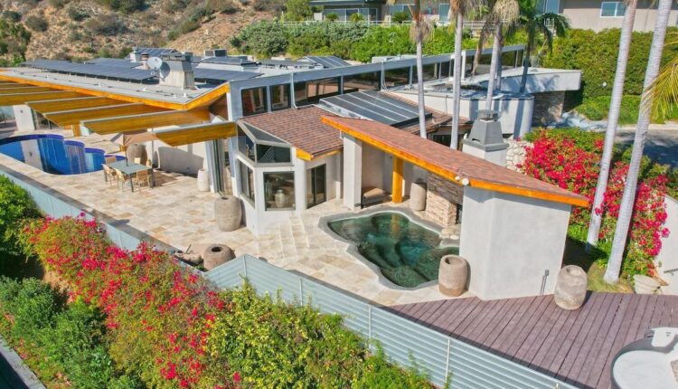 Mid-century modern home with sweeping views of Los Angeles listings for nearly $ 10 million

