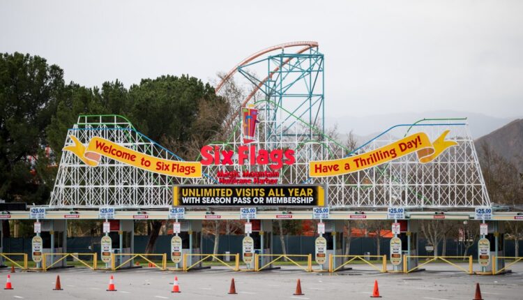 Magic Mountain, Knott's Berry Farm closed due to winter storm - NBC Los Angeles

