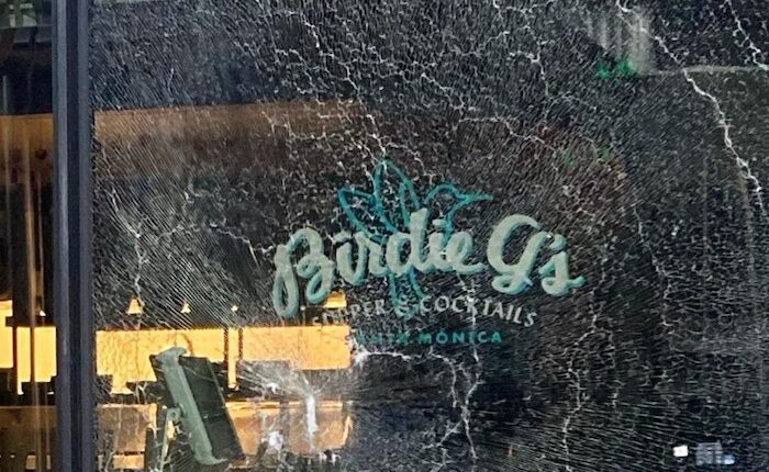 Two restaurants in Santa Monica destroyed

