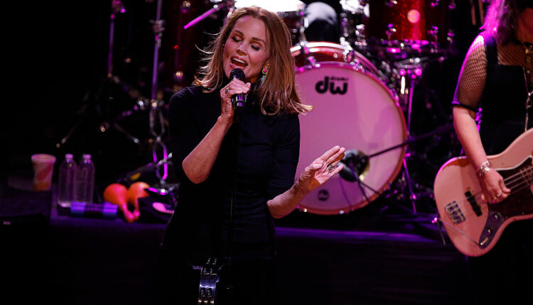Go-Gos Play Los Angeles Club Show: Photos

