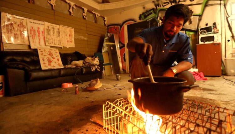 In an abandoned Koreatown building, homeless Angelenos create a community