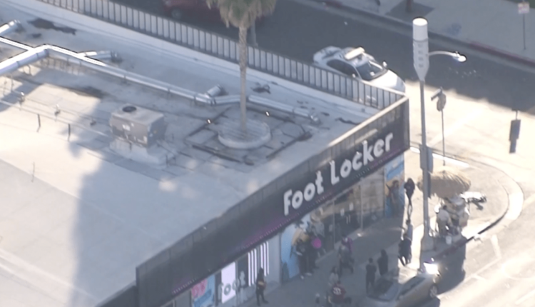 Woman Reportedly Stabbed on Melrose Avenue – NBC Los Angeles
