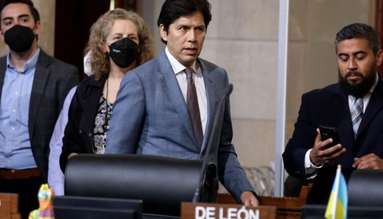 Kevin de León doesn't have to resign for LA to move on
