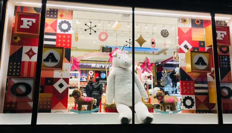 Inflation dampens otherwise bright small biz holiday season
