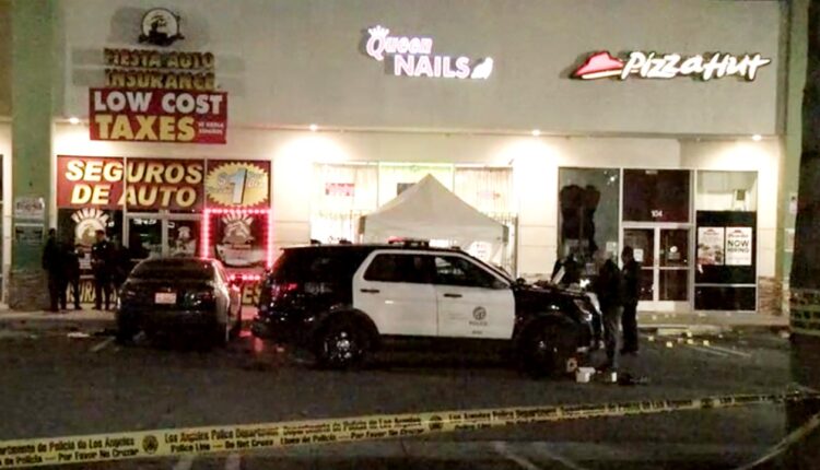 Man fatally shot, woman wounded in front of Los Angeles neighborhood strip mall
