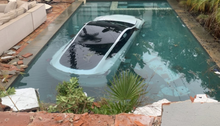 Three Rescued From Tesla That Crashed Into Pasadena Pool – NBC Los Angeles
